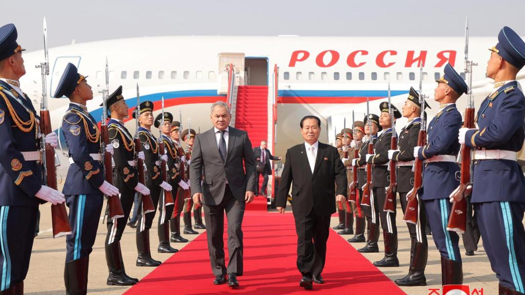 Serguei Shoigú, exministro de Defensa de Rusia, a su llegada este viernes a Corea del Norte.
