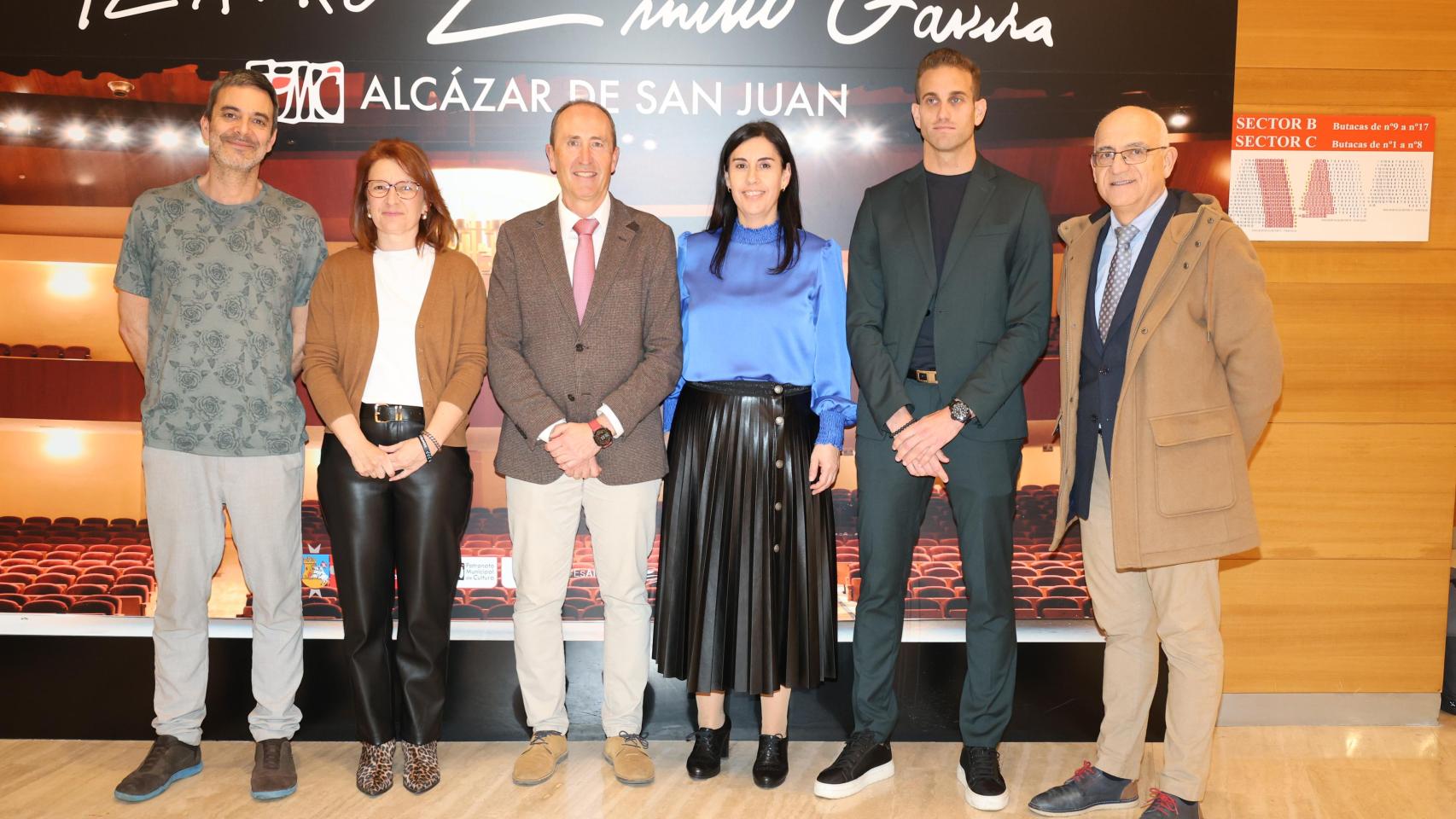 Imágenes del día: el árbitro Alberola Rojas, padrino de la graduación de los alumnos de Alcázar de San Juan