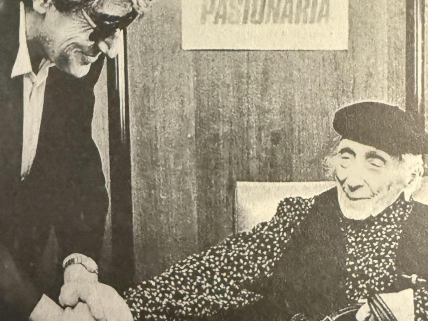 Amestoy con Pasionaria.