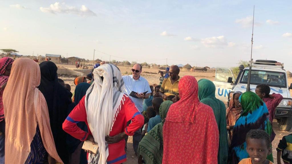Jorge Ávarez-Sala durante una sesión sobre el terreno para asesorar sobre agua potable.