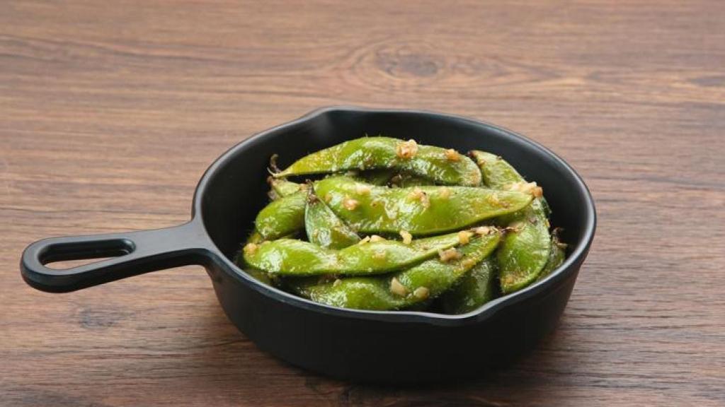 Cazuelita con edamames.