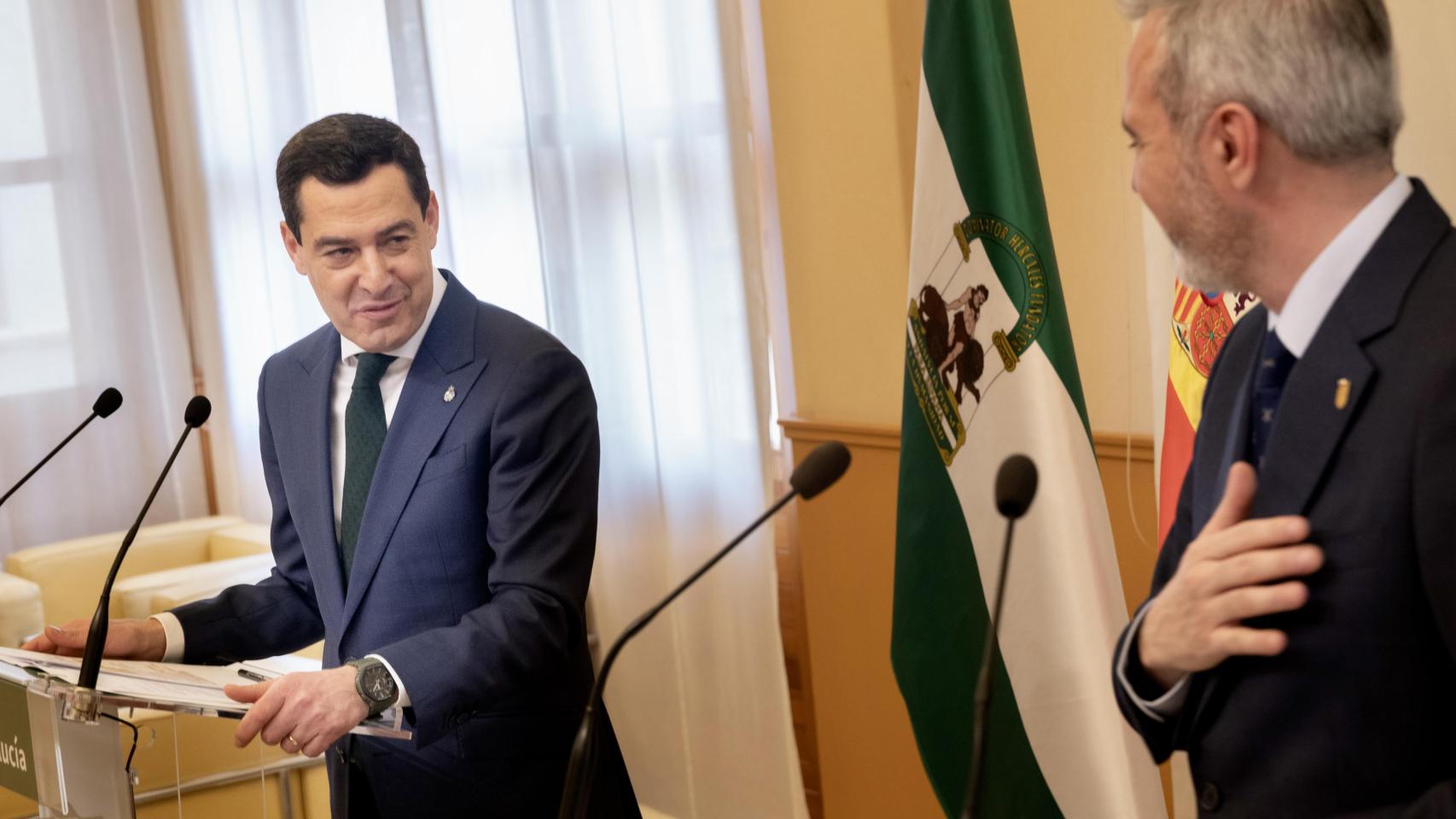 Juanma Moreno, en rueda de prensa en Zaragoza junto a Jorge Azcón