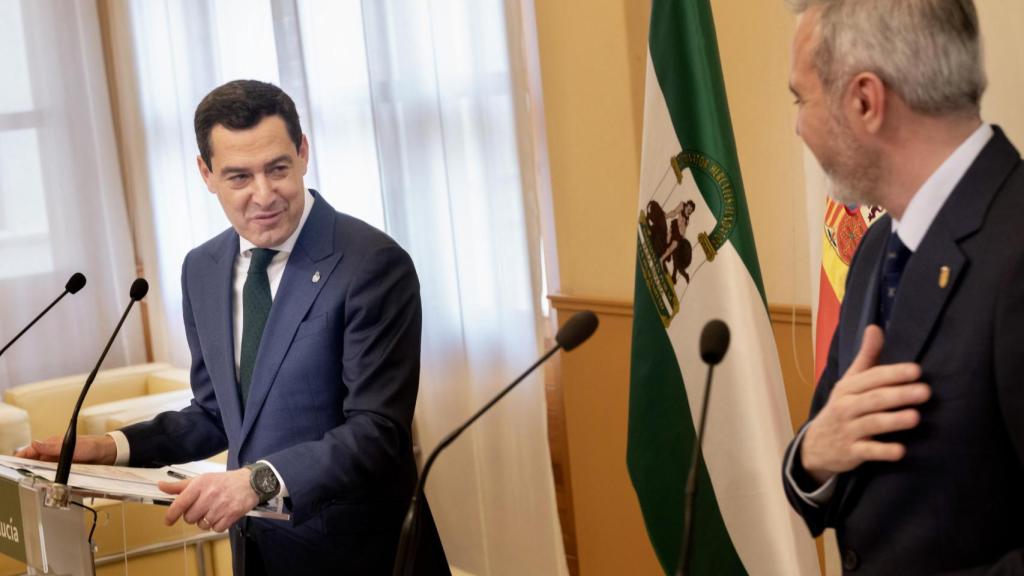 Juanma Moreno, en rueda de prensa en Zaragoza junto a Jorge Azcón