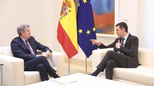 Alberto Núñez Feijóo y Pedro Sánchez durante la visita del líder del PP a la Moncloa el pasado 13 de marzo.