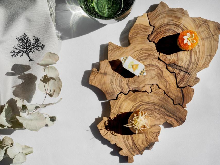 Pequeñas tapas de cada provincia sobre un mapa de Aragón