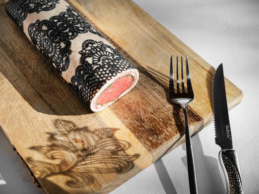 Trampantojo con el adoquín del Pilar, con un praliné de cebolla de Fuentes y un queso del Burgodelo