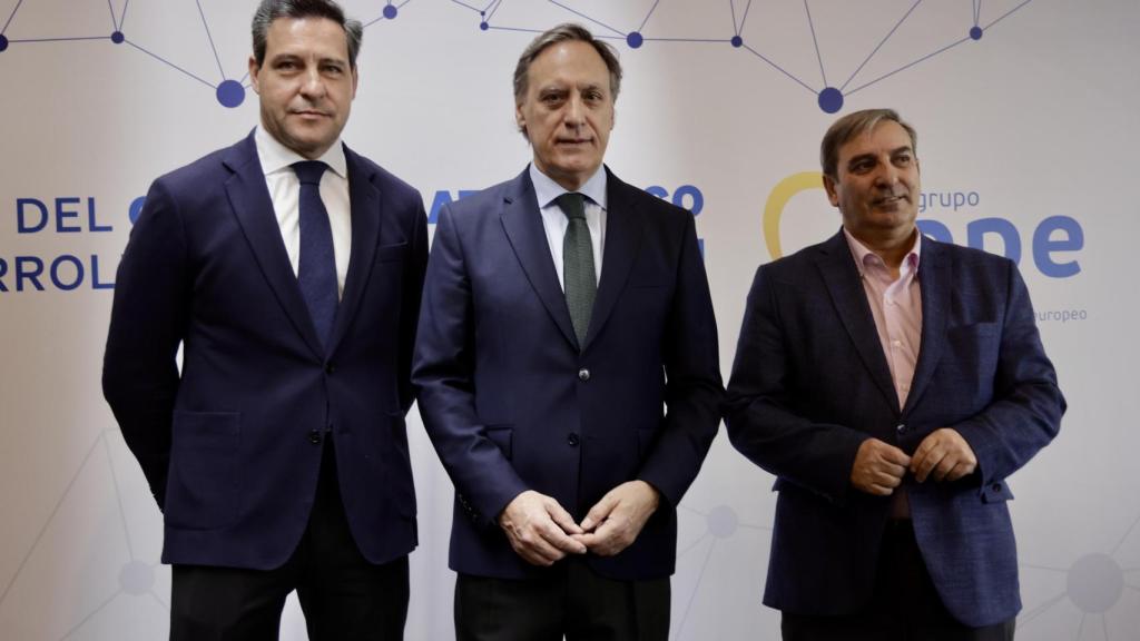Raúl de la Hoz, Carlos García Carbayo y José Luis Sanz, en Salamanca