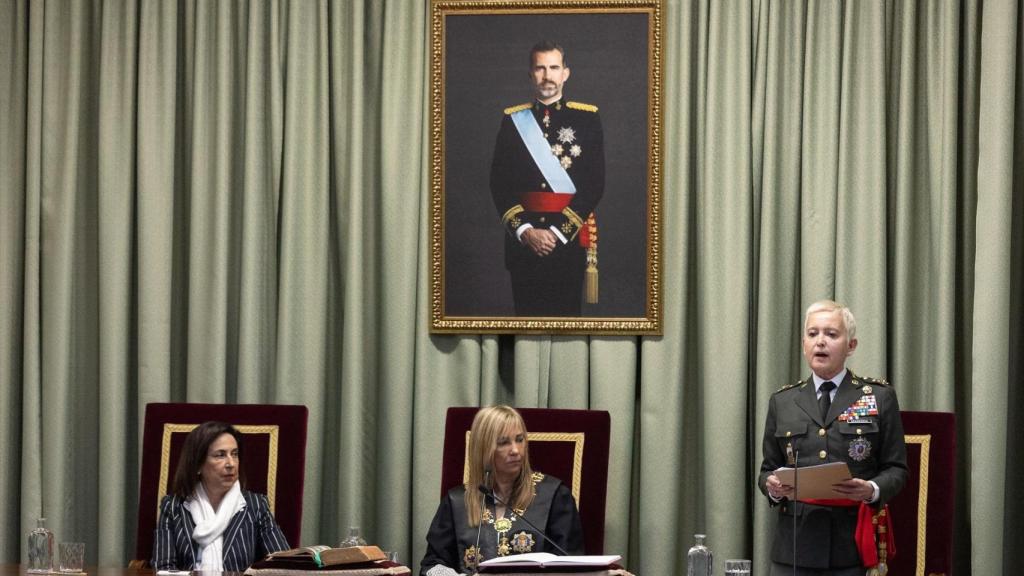 La general Aramendía, este jueves durante su toma de posesión ante la presidenta del Poder Judicial, Isabel Perelló (en el centro) y la ministra de Defensa, Margarita Robles./