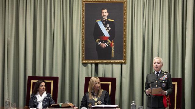 La general Aramendía, este jueves durante su toma de posesión ante la presidenta del Poder Judicial, Isabel Perelló (en el centro) y la ministra de Defensa, Margarita Robles./