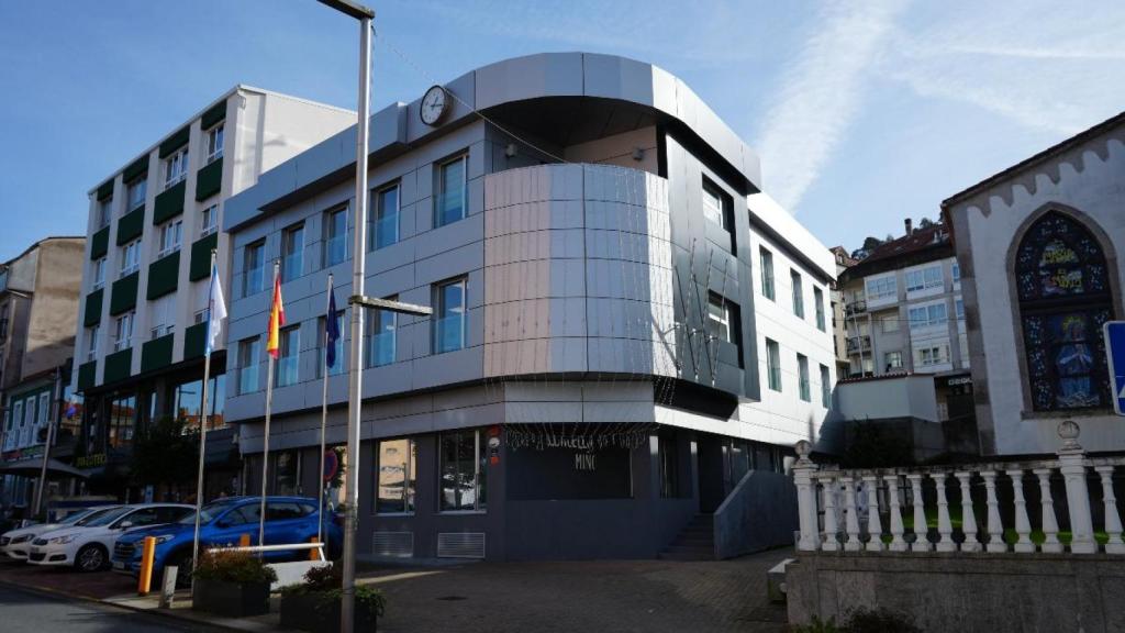 Fachada del Concello de Miño.