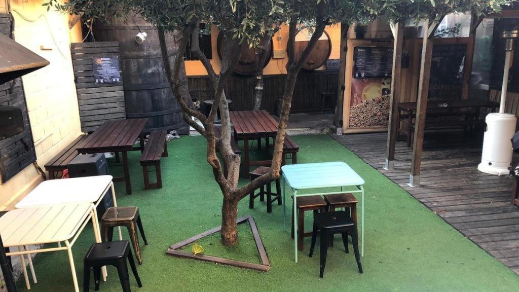 Pequeño jardín de Sidrería Begiris.