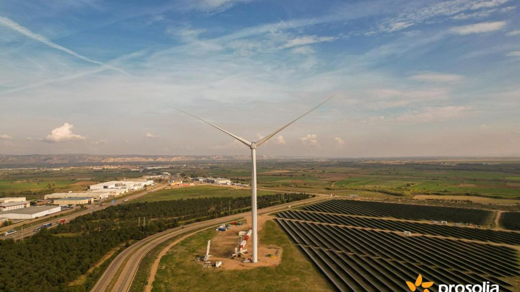 Aerogenerador instalado en la planta de Figueruelas