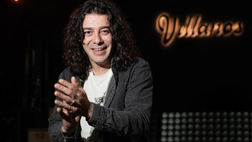 Javi Cantero en el escenario de la Sala Villanos