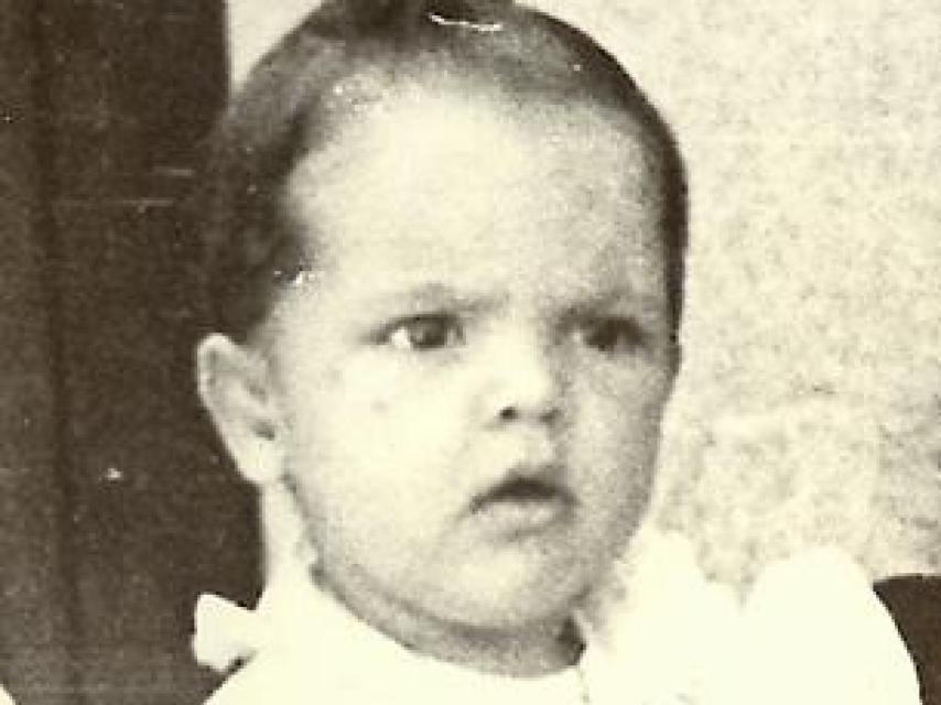 Mario Conde de bebé, ya siendo el preferido de su madre.