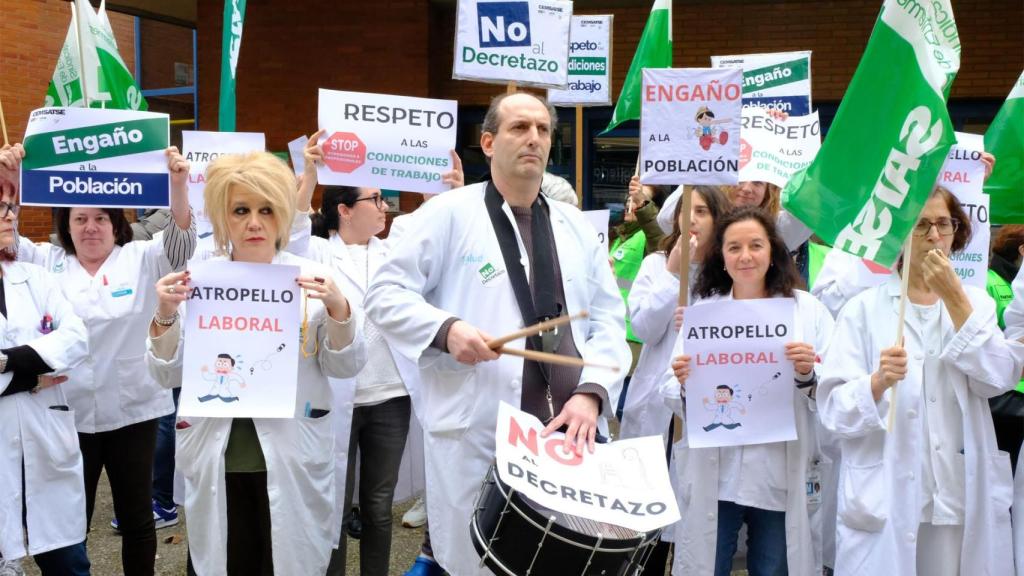 Concentración el pasado jueves en el centro de salud de La Jota