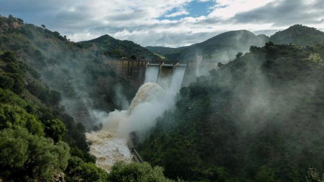 Las compuertas de los embalses seguirán abiertas para expulsar agua durante varios días.