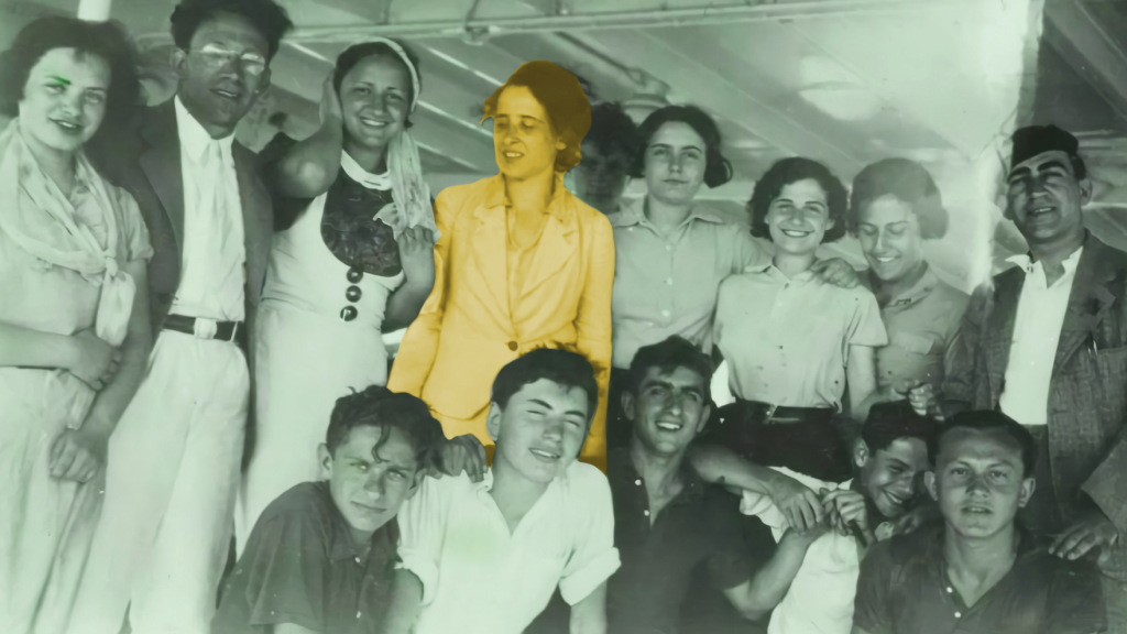 Hannah Arendt, cuarta desde la izquierda,  en 1935, viajando con jóvenes apátridas a Palestina, dentro del proyecto Youth Aliyá. Foto: Courtney Schlesinger Library, Radcliffe Institute, Harvard University