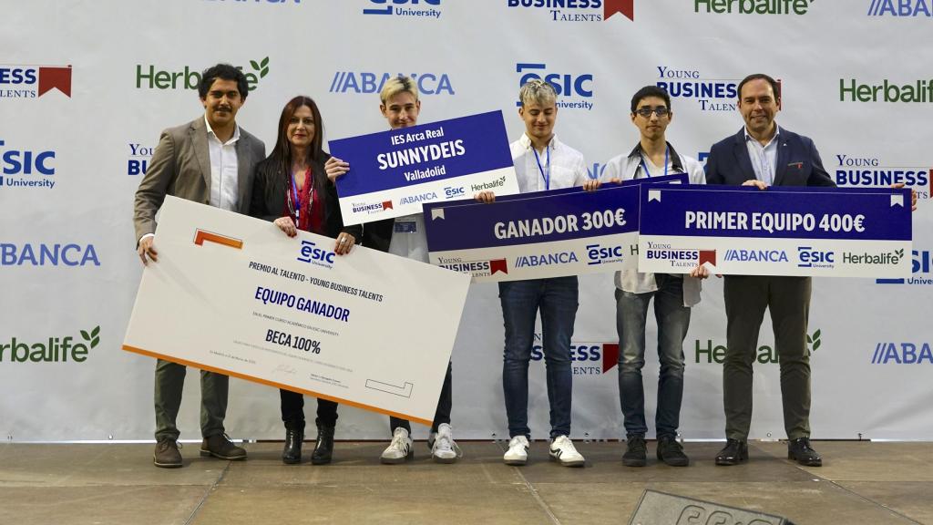 Román Fraile, Kevin Revuelta y Marcos Alba, del IES Arca Real de Valladolid, ganadores del XIV Young Business Talent