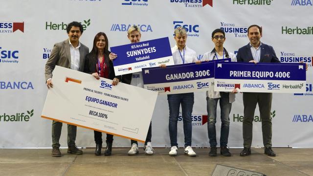 Román Fraile, Kevin Revuelta y Marcos Alba, del IES Arca Real de Valladolid, ganadores del XIV Young Business Talent