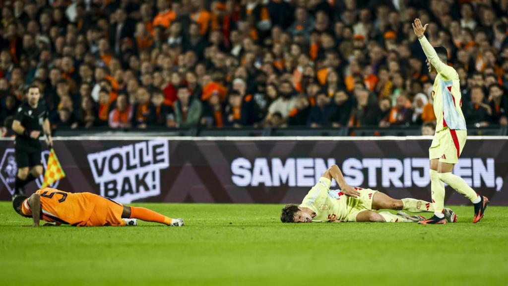 Le Normand, en el suelo durante el partido con Países Bajos.