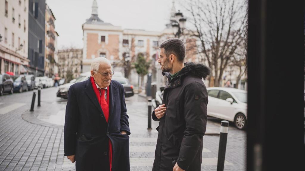El Padre Ángel reflexiona sobre la inmigración.