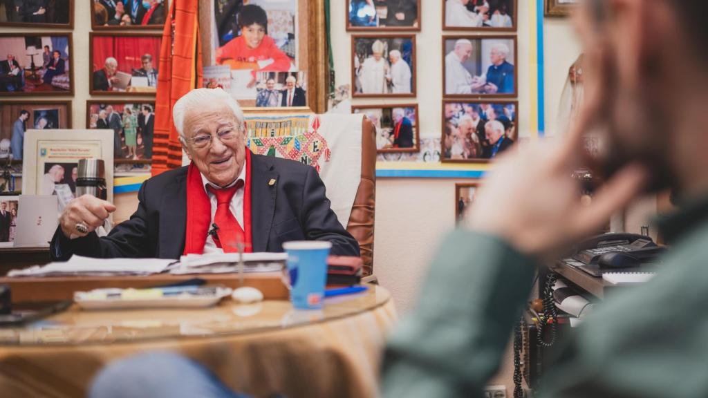 En su despacho, durante la entrevista.