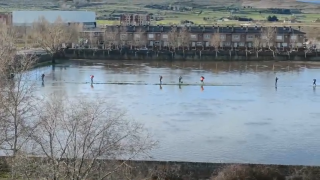 Varios vecinos siendo evacuados de una zona de Ávila