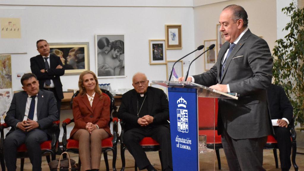 El presidente de Caja Rural de Zamora, Nicanor Santos, durante el recibimiento a la infanta Elena a Zamora