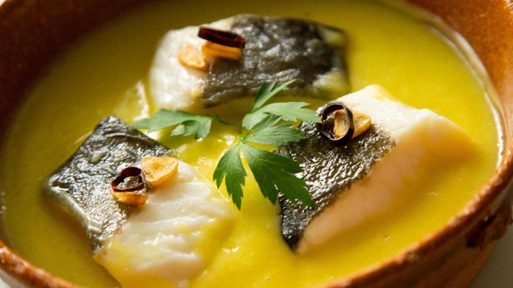 Una cazuela de bacalao al pilpil