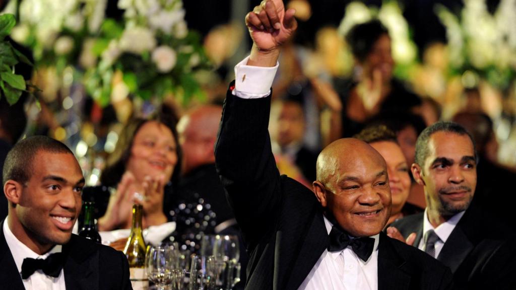 El exboxeador George Foreman asiste a una cena de gala de la Fundación del Caucus Negro del Congreso en Washington