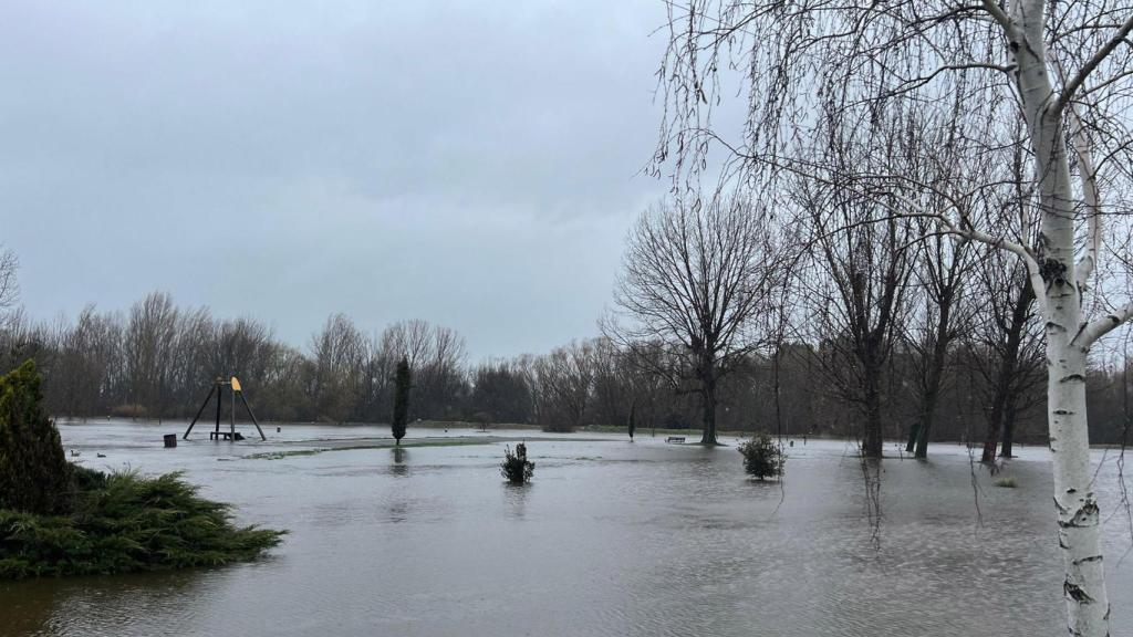 Desbordamiento del río Adaja en el parque de El Soto, en la ciudad de Ávila