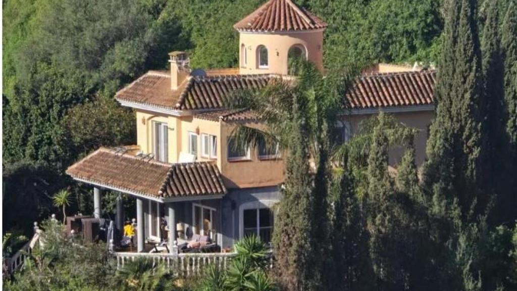 Un chalé okupado en venta en Mijas