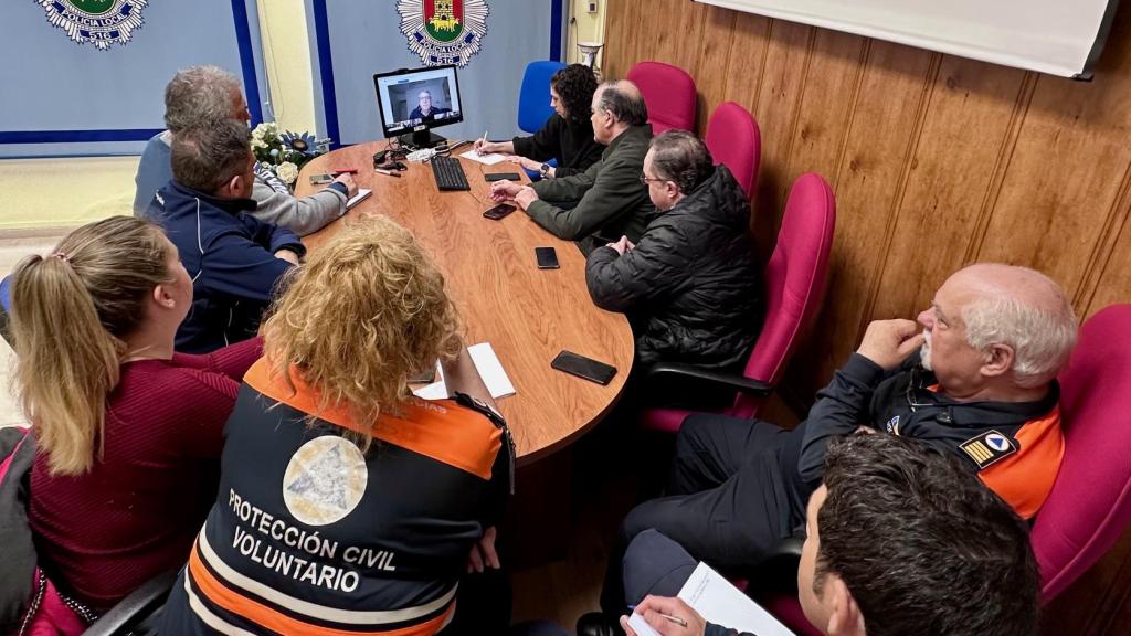 Reunión celebrada este sábado en Talavera para seguir la crecida del Tajo.