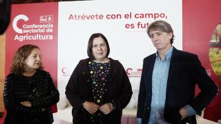 El secretario general del PSOE de Castilla y León, Carlos Martínez; la secretaria de Estado de Agricultura y Alimentación, Begoña García; y la presidenta de los socialistas europeos, Iratxe García, participan en una conferencia Sectorial de Agricultura organizada por el PSCyL