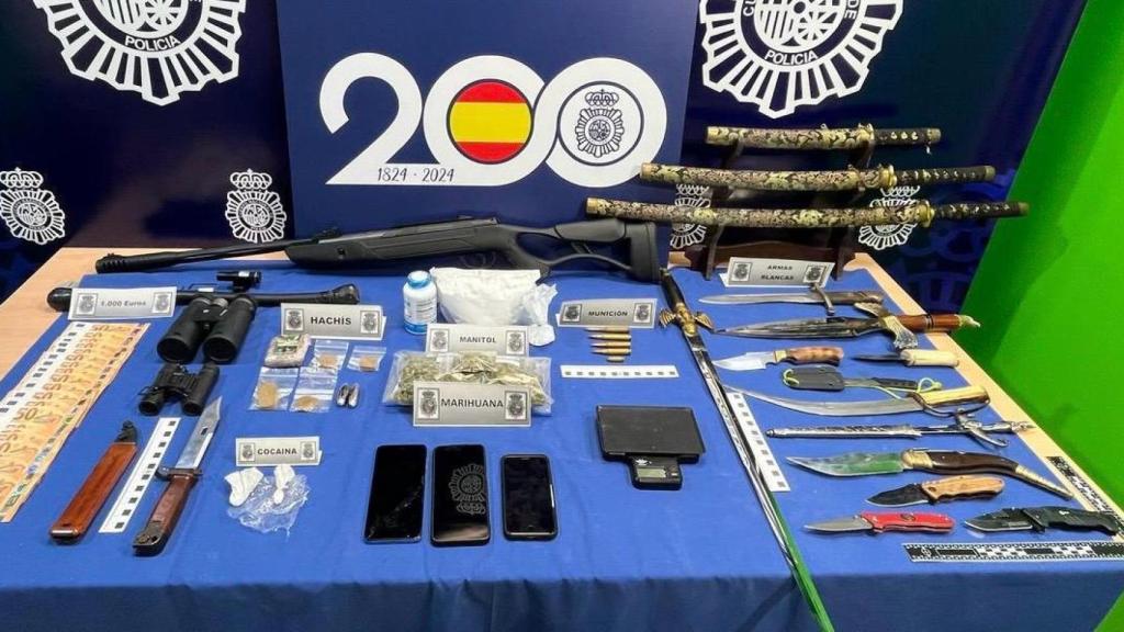 Efectos intervenidos a los dos detenidos en Laguna de Duero