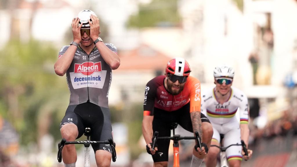 Van der Poel celebra la victoria en la Milán-San Remo.