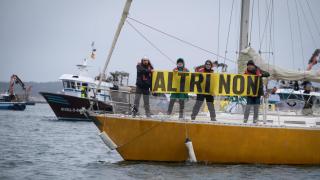 Numerosas embarcaciones protestaron en A Pobra en contra del proyecto de Altri en Galicia.