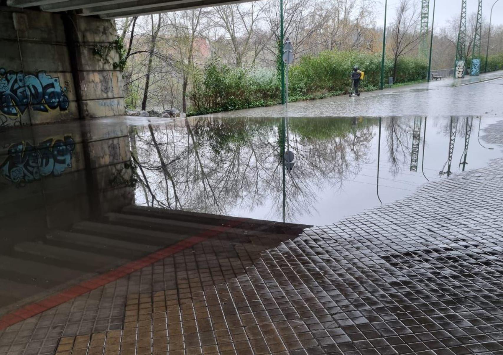Corte de tráfico en la calle Arzobispo José Delicado