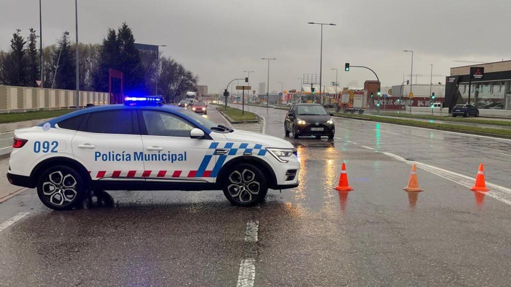 Cortados los accesos de la VA-20 desde la avenida de Burgos por la lluvia
