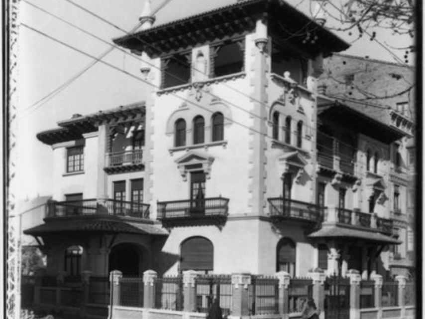 Imagen de la fachada de la casa Mantecón.