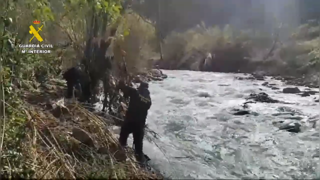 Vídeo de la búsqueda de la Guardia Civil del motorista desaparecido en Pujerra (Málaga)
