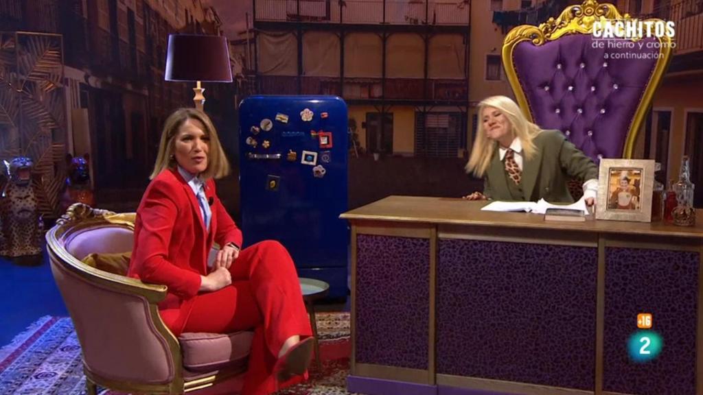 Silvia Intxaurrondo y Henar Álvarez en 'Al cielo con ellas'.