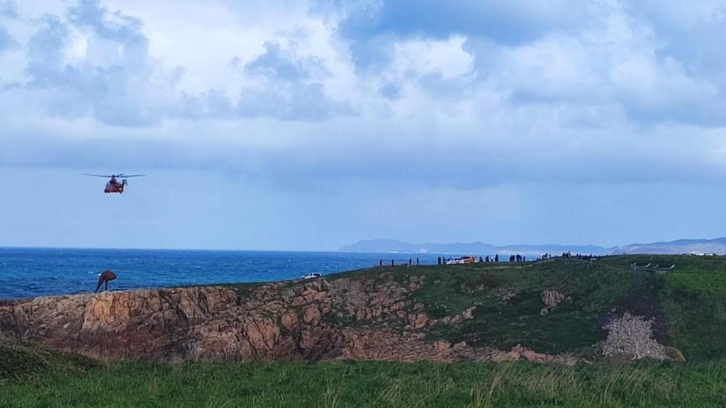 Activan un dispositivo de salvamento en A Coruña para salvar a una persona en el agua