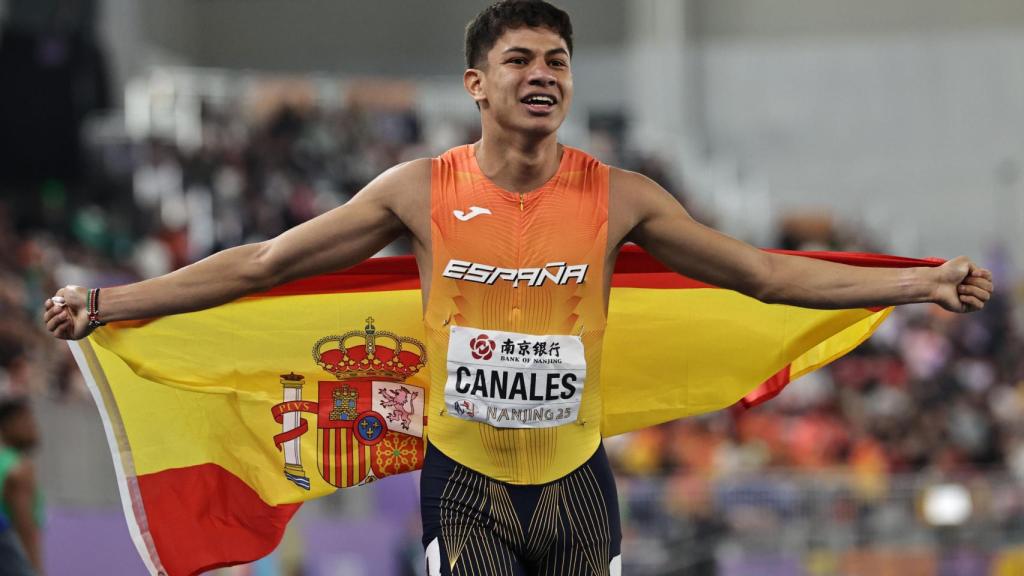 Josué Canales celebra el tercer puesto en el Mundial de Nanjing.