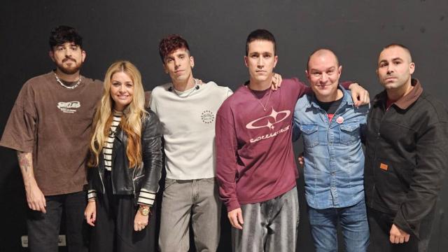 Veintiuno junto con la concejala Leticia Valle y el promotor de El Milanito Original, Ismael Gómez