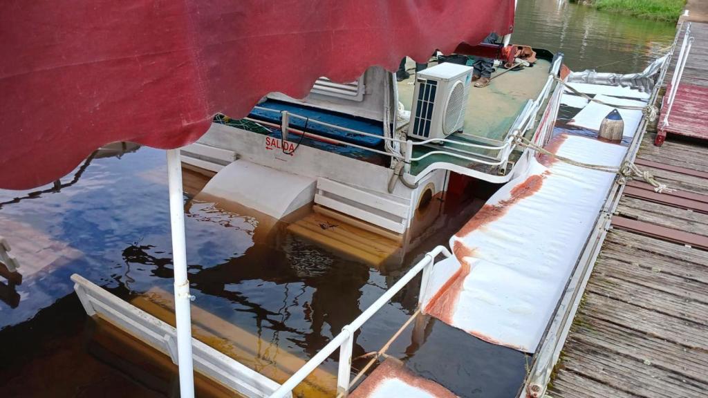 Barco hundido en La Fregeneda