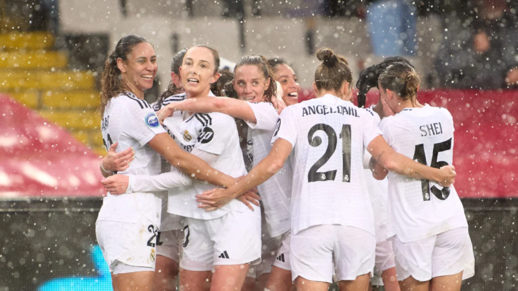 Las jugadoras del Real Madrid celebran un gol contra el Barça.