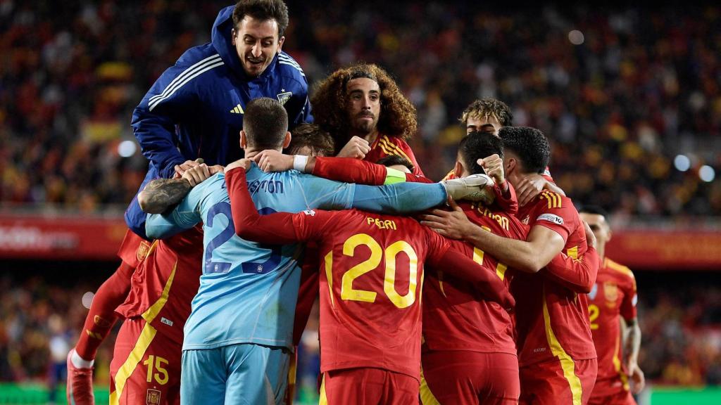 Los jugadores de España celebran el pase a la Final Four de la Nations League.