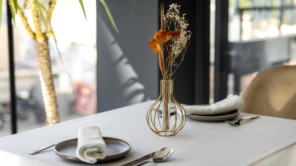 Sentados a la mesa de Itálica trattoria ibérica.