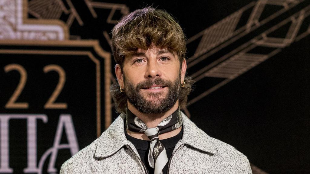 Luis Fernández en el photocall de la rueda de prensa de 'La Favorita 1922'.